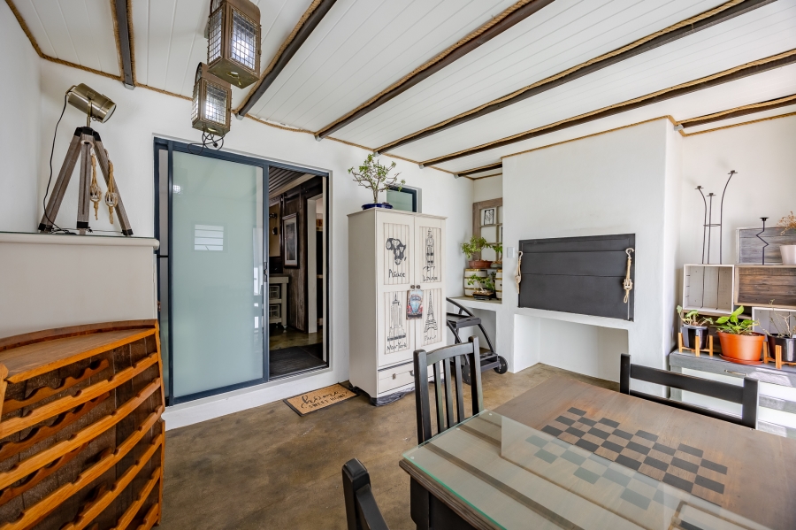 6 Bedroom Property for Sale in Flamingo Vlei Western Cape